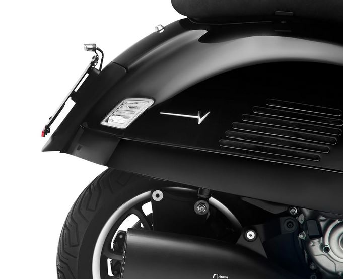 RIZOMA zijafdekking belettering voor Vespa GTS/GTS Super/GTV, zilver